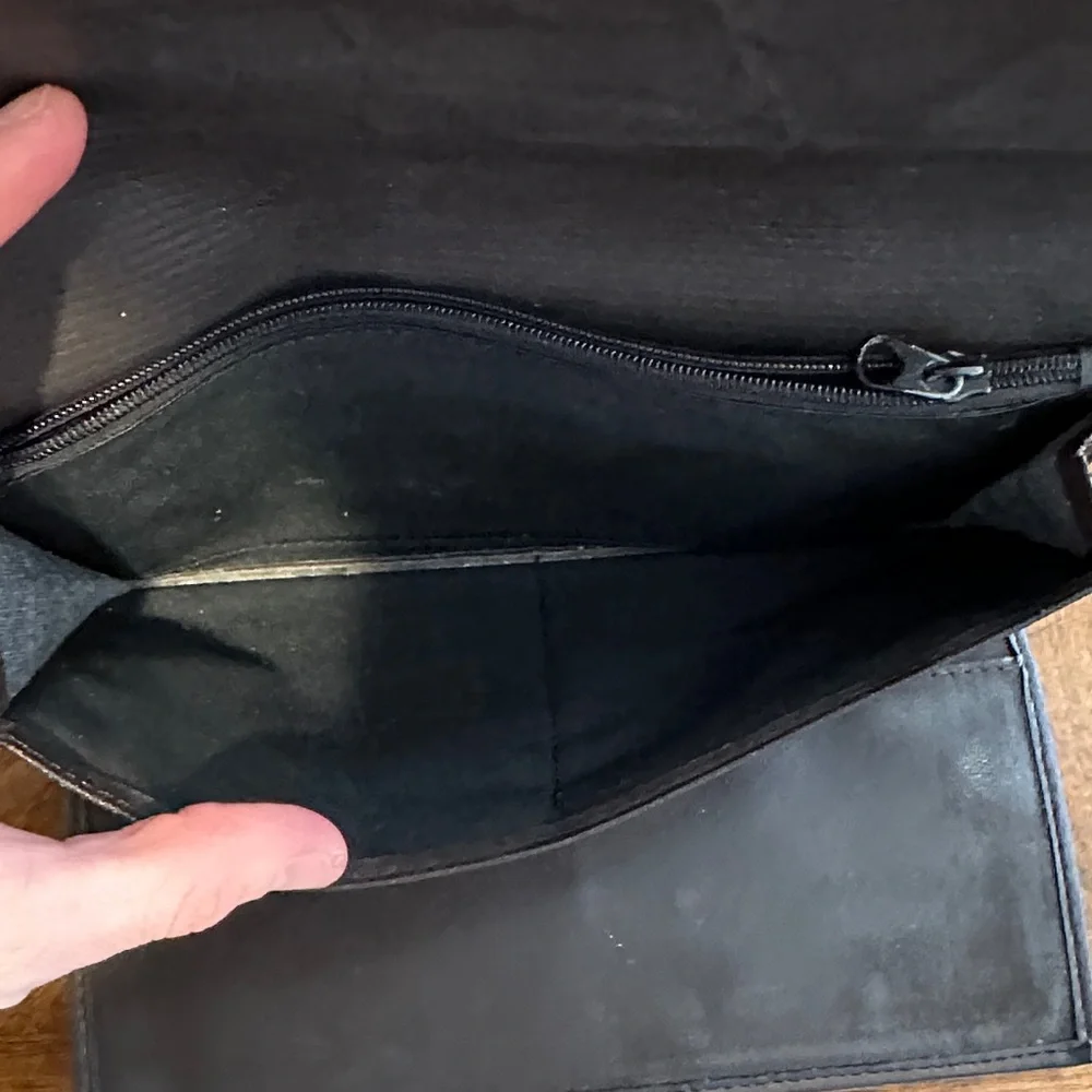 Ami Black Women’s Trifold Wallet - Picture 6 of 11